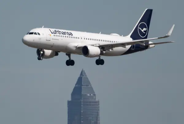 Lufthansa hit with almost $2 billion in extra fuel costs