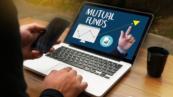Flexi-cap vs large-cap: Which mutual fund is better and why?