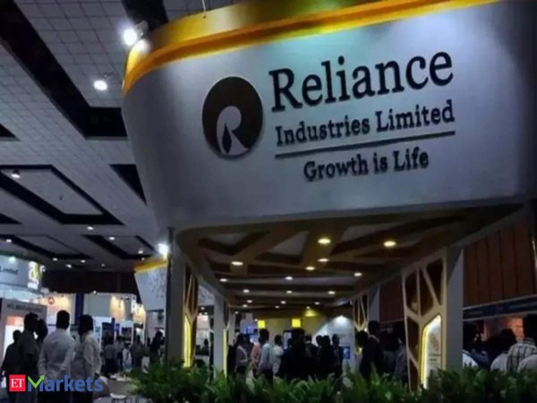 Reliance Industries shares fall 3% to fresh 52-week low
