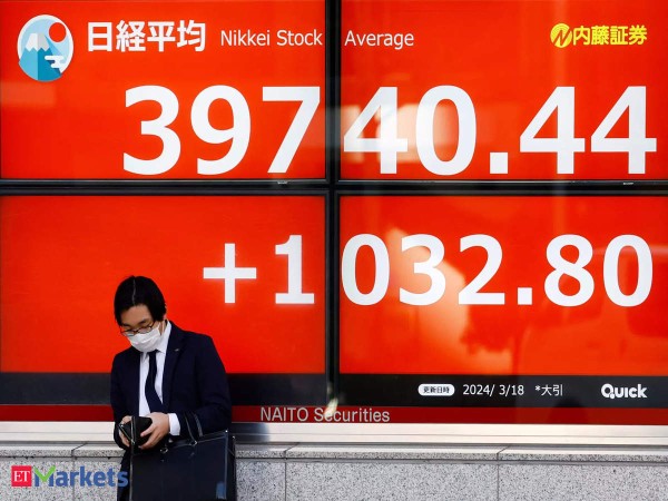 Japan's Nikkei drops 1% on Uniqlo owner tumble, Wall Street slide